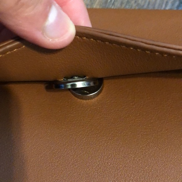 Claudia Canova Tan Flip Over Cross Body Bag - Picture 4 of 10